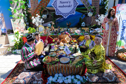 Наврўз сайли катта байрамга айланди.